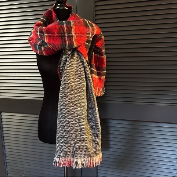 Perfect Winter Scarf! One Side is Red Plaid the Other Black & White Herringbone - Picture 1 of 16